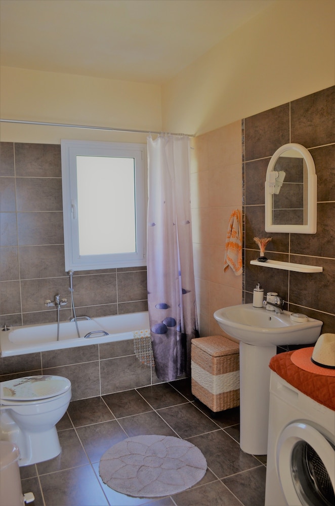 Superior Villa, 3 Bedrooms, Private Pool, Sea View (Georgia) photo 2