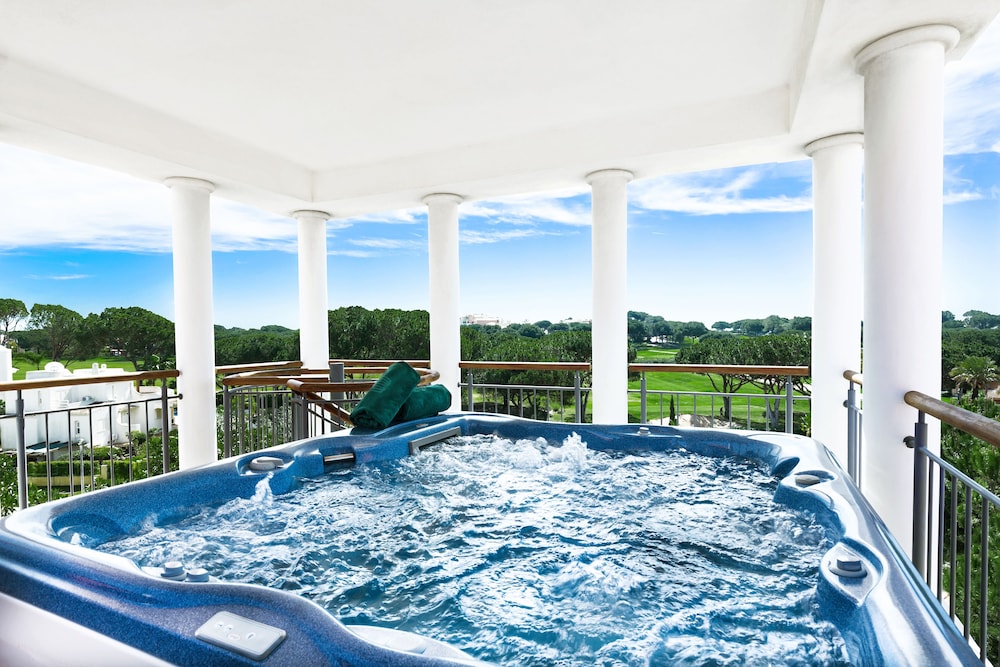 Luxury Suite, 4 Bedrooms, Jetted Tub