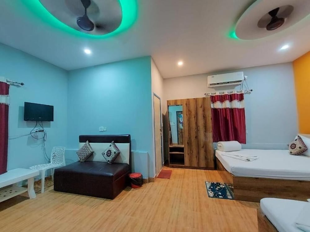 Luxury Quadruple Room, Balcony, Beach View