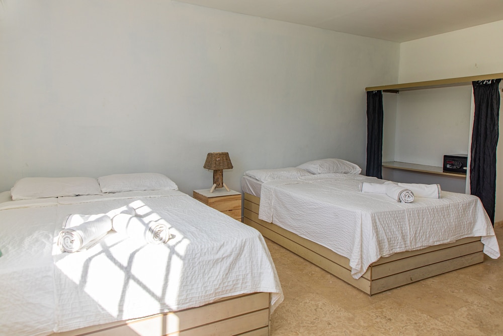 Comfort Studio, 2 Queen Beds, Courtyard View, Courtyard Area photo 3