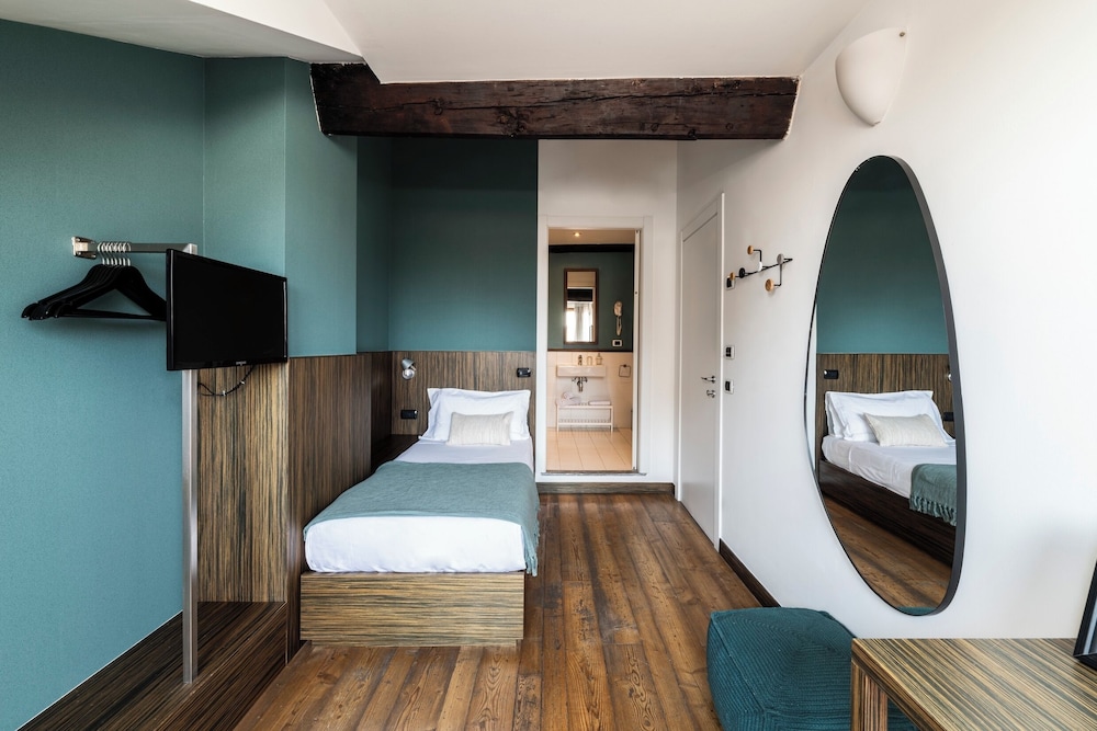 Deluxe Single Room, 1 Twin Bed, City View