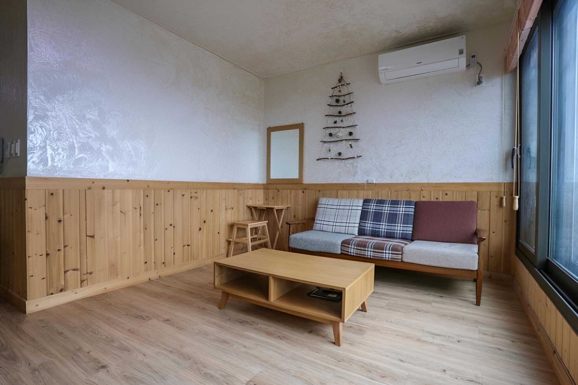 Room (Building S)