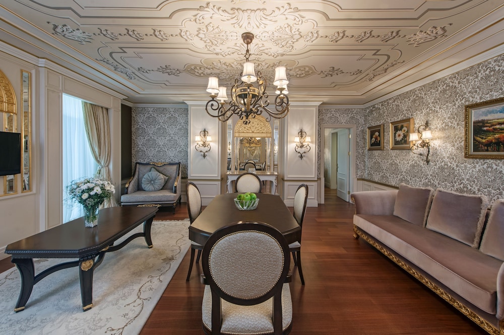 Presidential Suite with King Size Bed photo 2