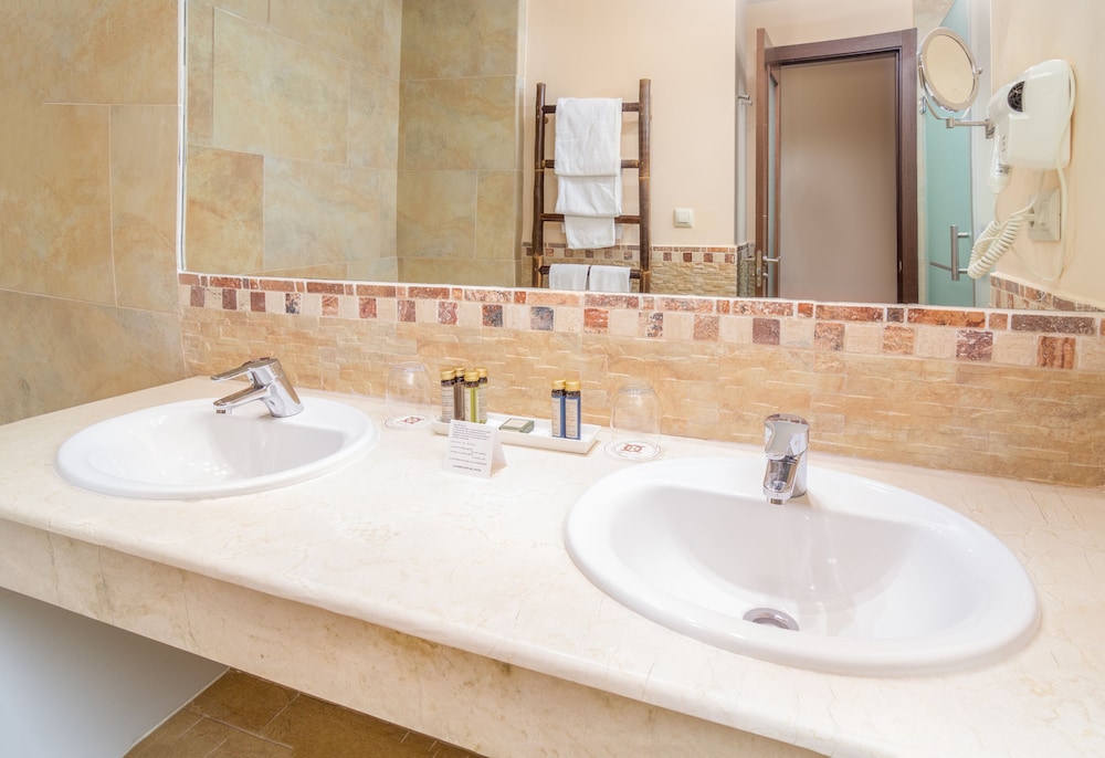 Junior Suite (Superior) - Photo 23