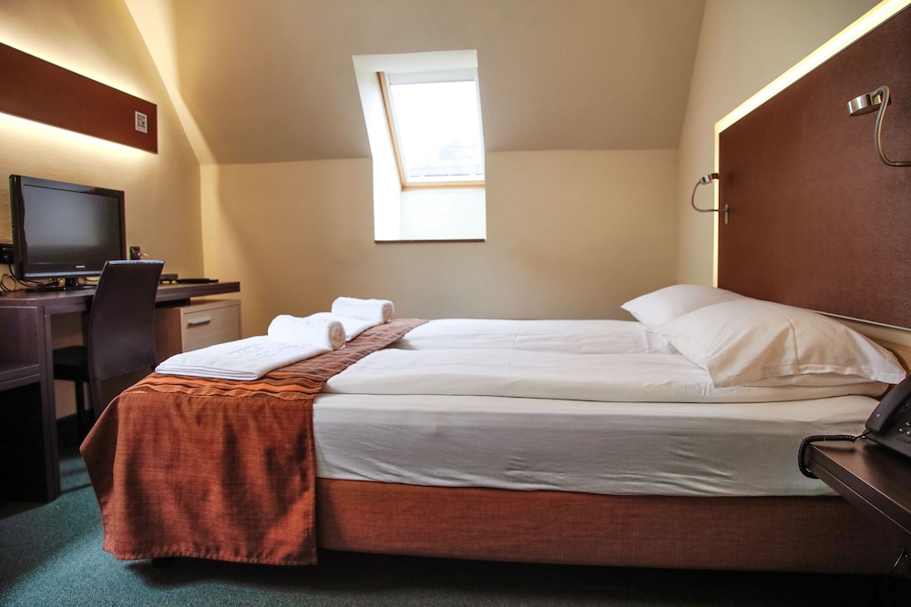 Standard Double or Twin Room photo 2