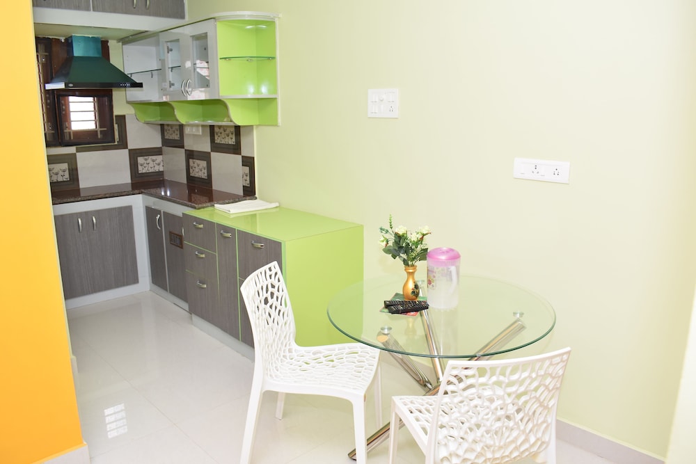 Deluxe Quadruple Room, 2 Double Beds, City View photo 2