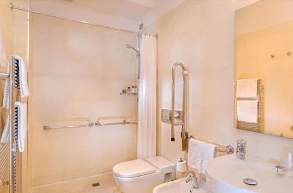 Classic Double or Twin Room thumbnail 5