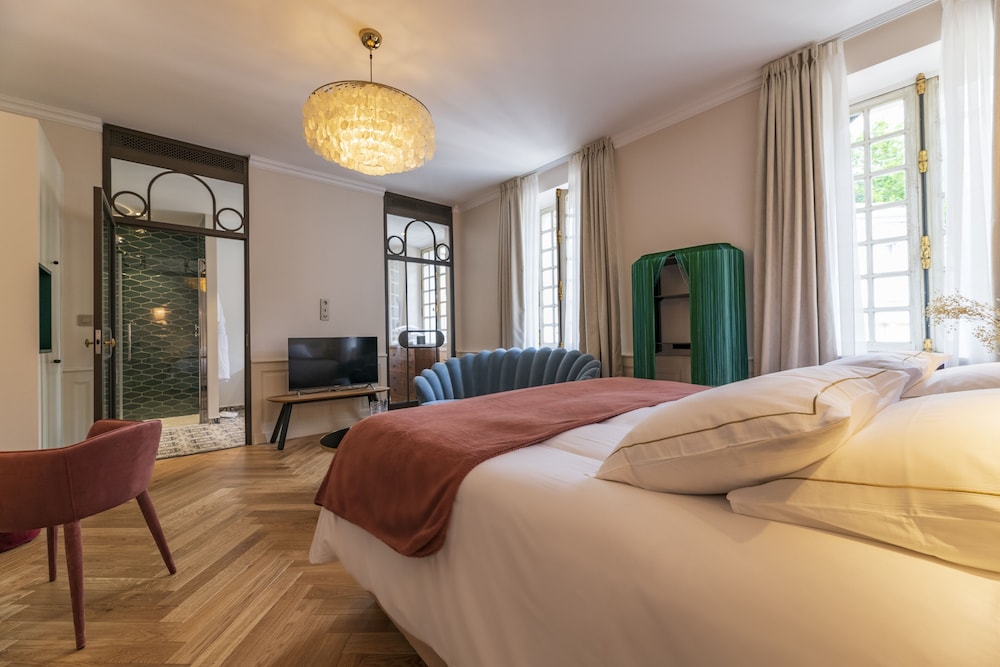 Basic Suite - Photo 1
