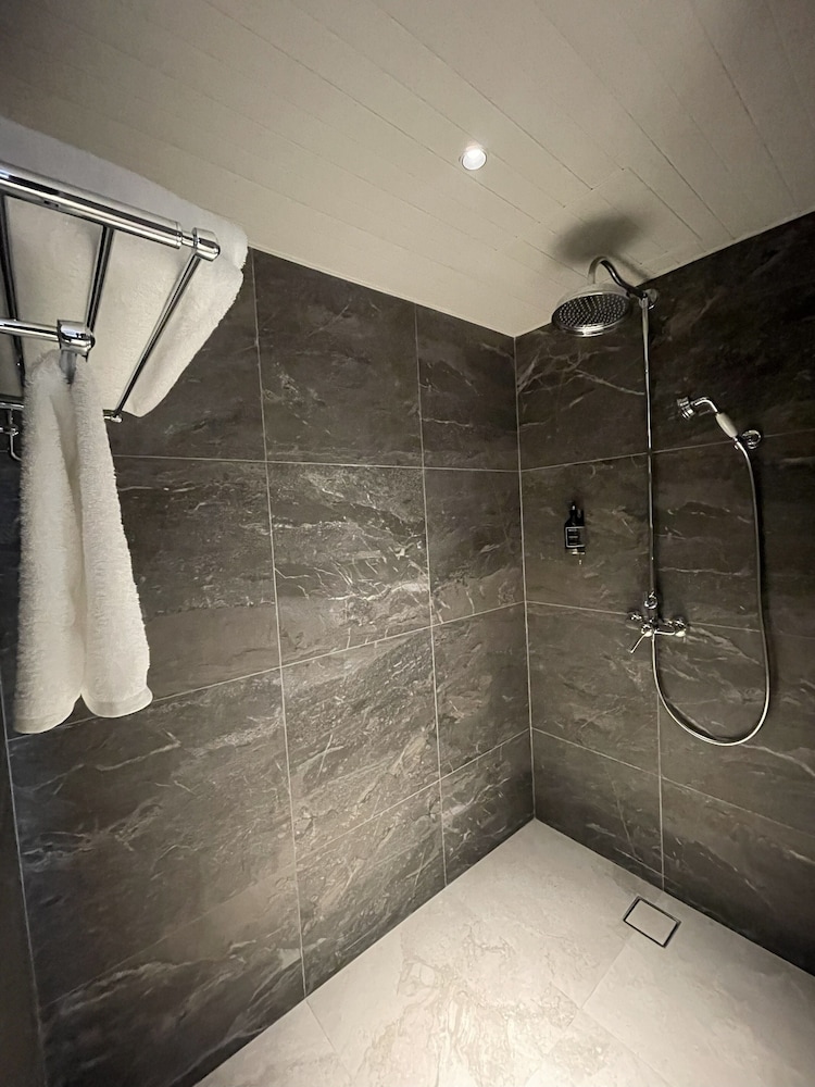 Khazanah Suite - Photo 7