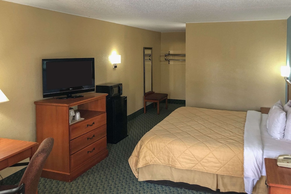 Standard Room, 1 King Bed - Photo 1