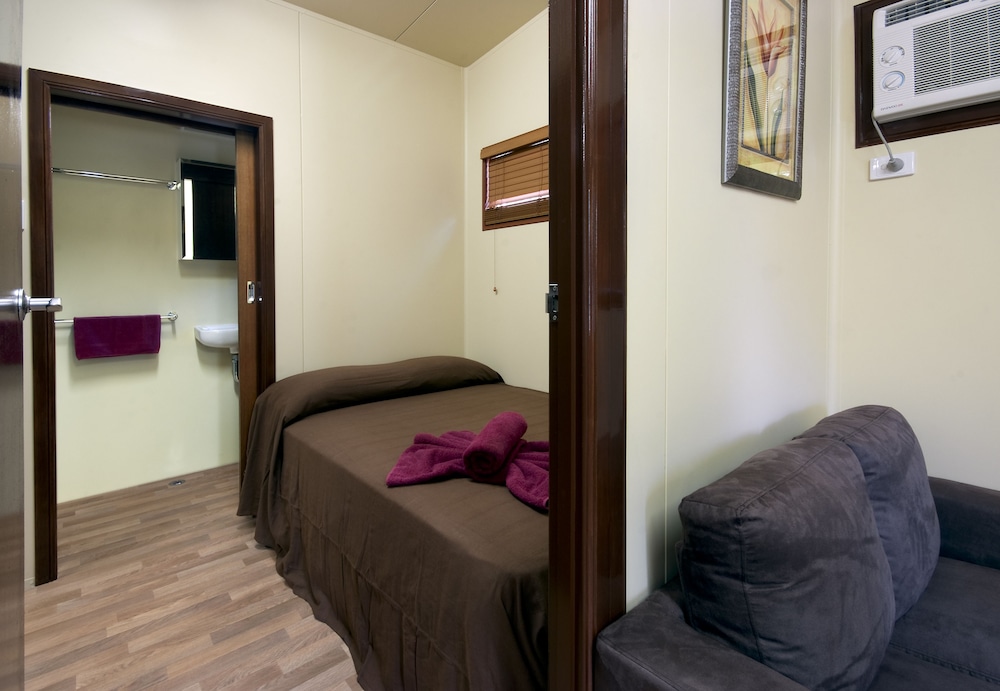 Deluxe Room, 2 Bedrooms, Non Smoking, Kitchen (DELUXE POOLSIDE DEAL) photo 3