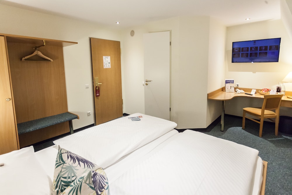 Double or Twin Room, photo 7