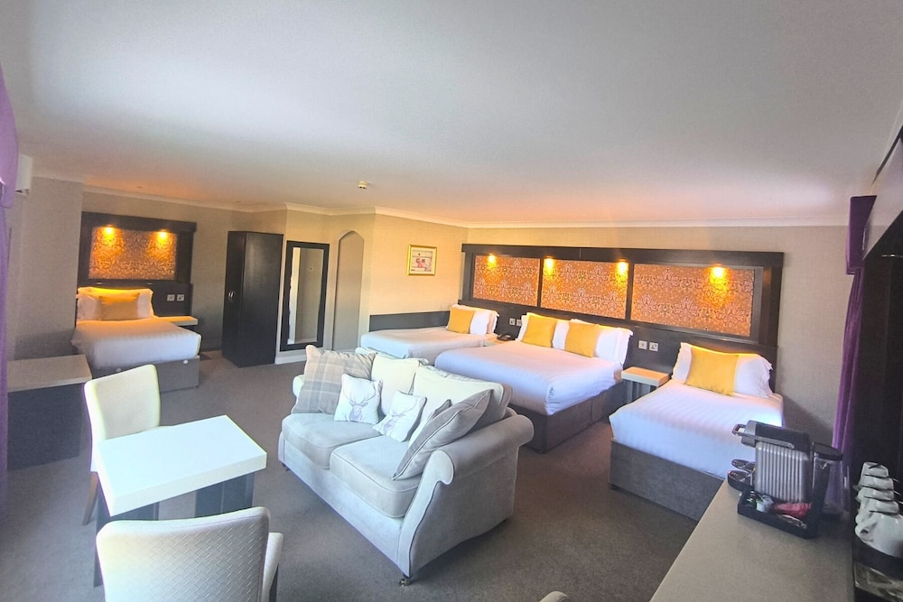 Deluxe Family Suite -Double Bed & 3 Single Beds - Photo 7