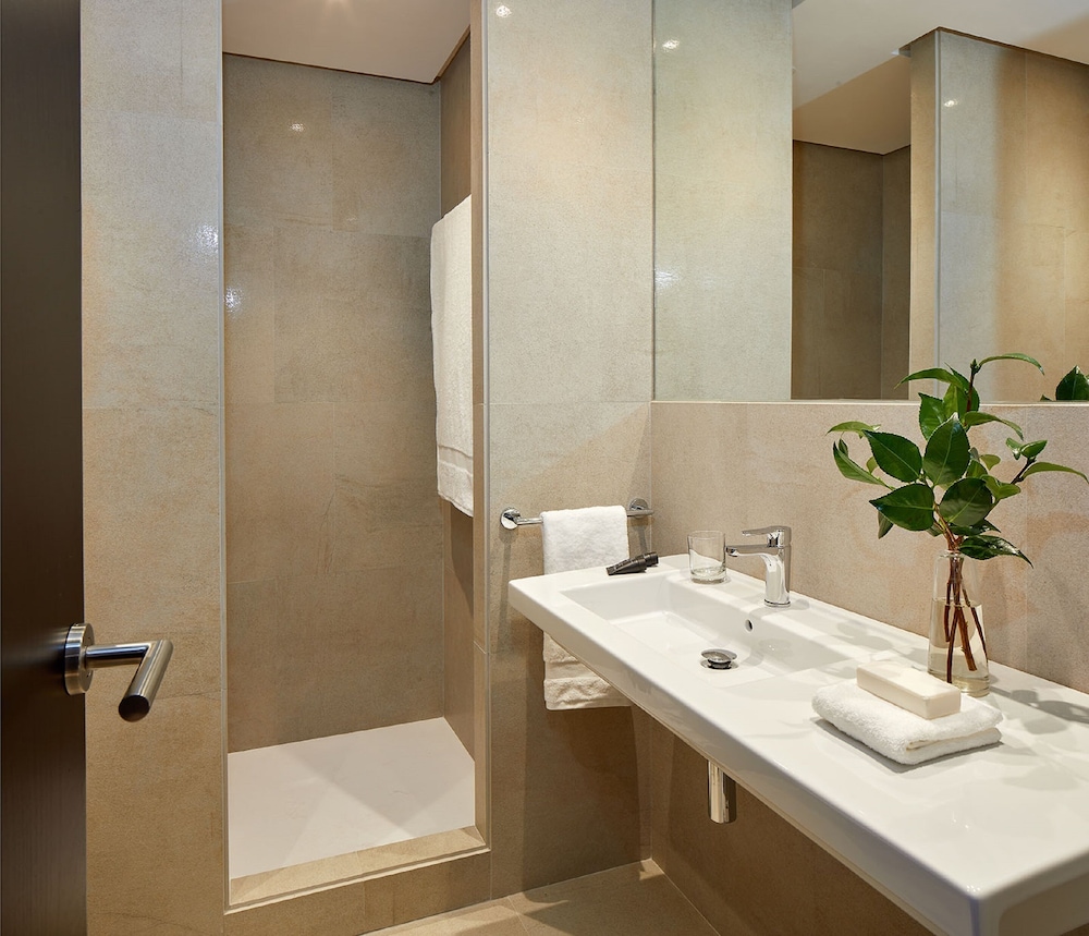 Standard Double Room - Photo 12