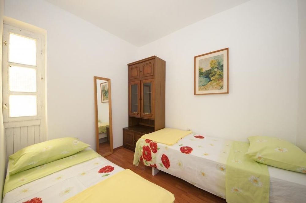 Apartment (Two Bedroom Apartment with Garden) photo 2