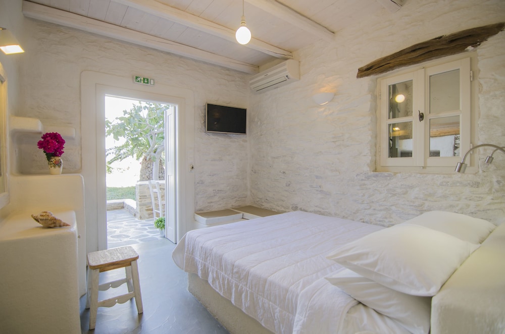 Traditional Double Room (Economy) - Photo 4