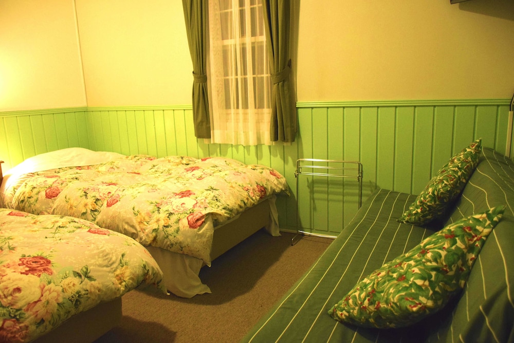 Standard Twin Room, Shared Bathroom (With a Sofa-bed) photo 2