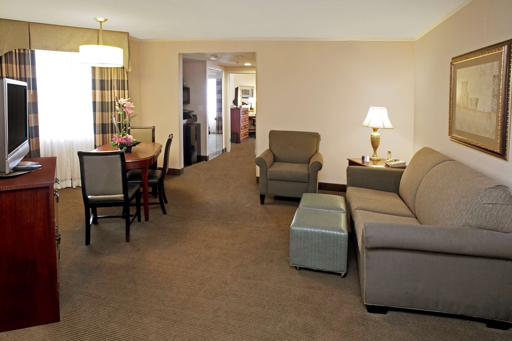 Suite, 1 King Bed, Corner - Photo 2