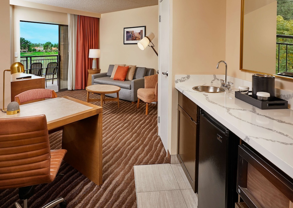 Suite, 2 Double Beds (Golf/Mountain View) - Photo 1