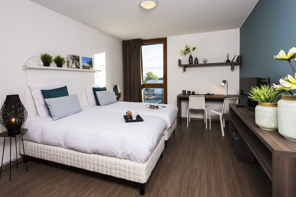 Business Studio, 2 Twin Beds, Kitchenette photo 1