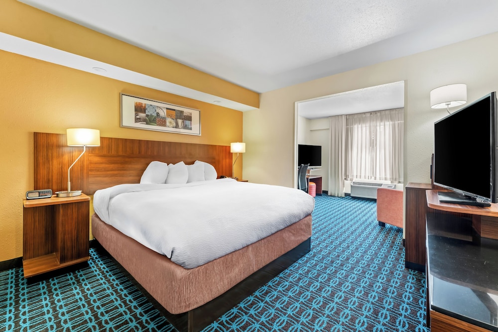 Suite, 1 King Bed with Sofa bed, Non Smoking