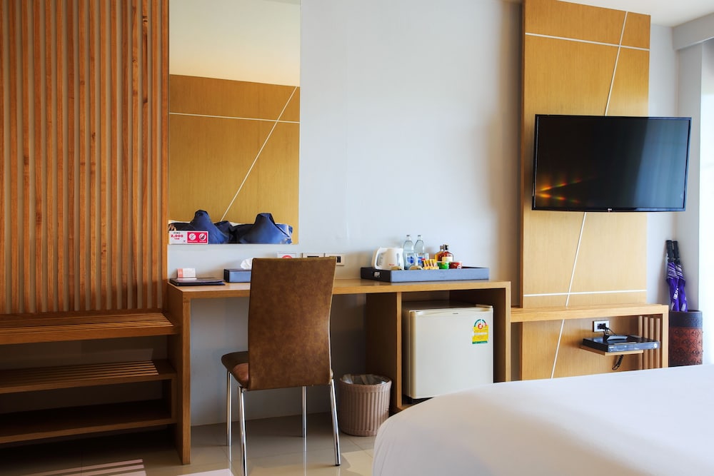 Deluxe Room, Balcony - Photo 4
