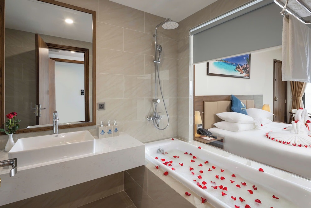 Senior Double or Twin Room, Sea View - Photo 3