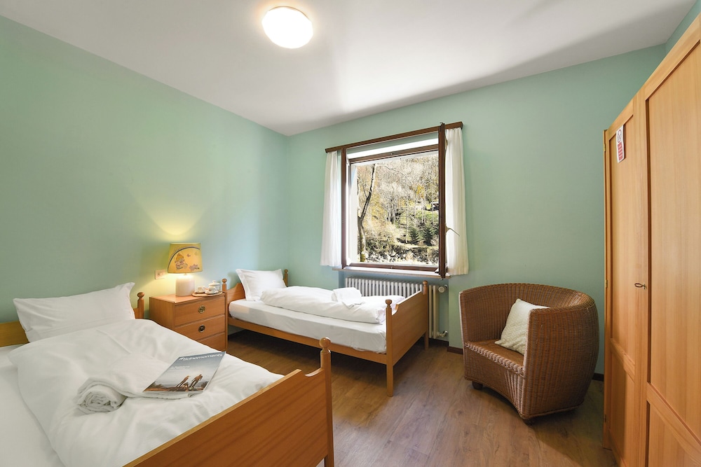 Family Chalet, Multiple Bedrooms, 2 Bathrooms (Casa Mima 2) photo 3