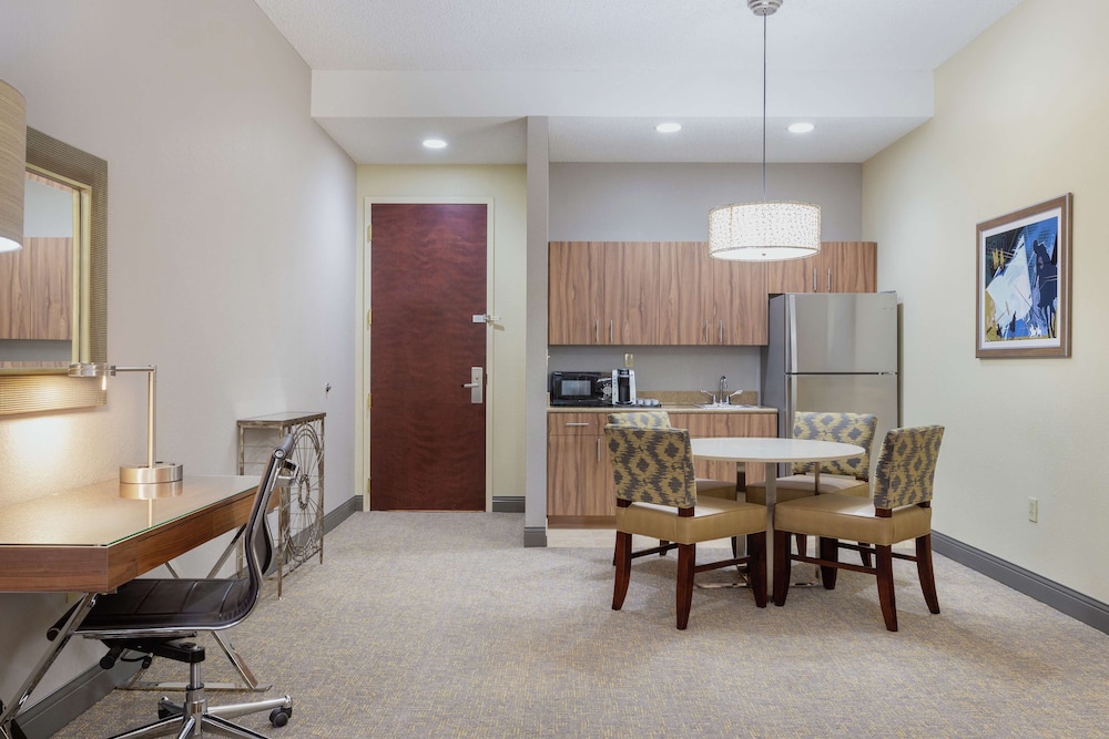 Suite, 2 Queen Beds - Photo 3