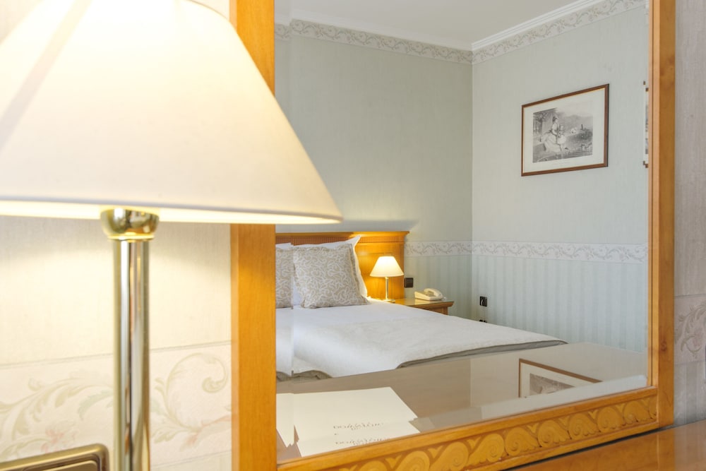 Standard Double or Twin Room - Photo 2