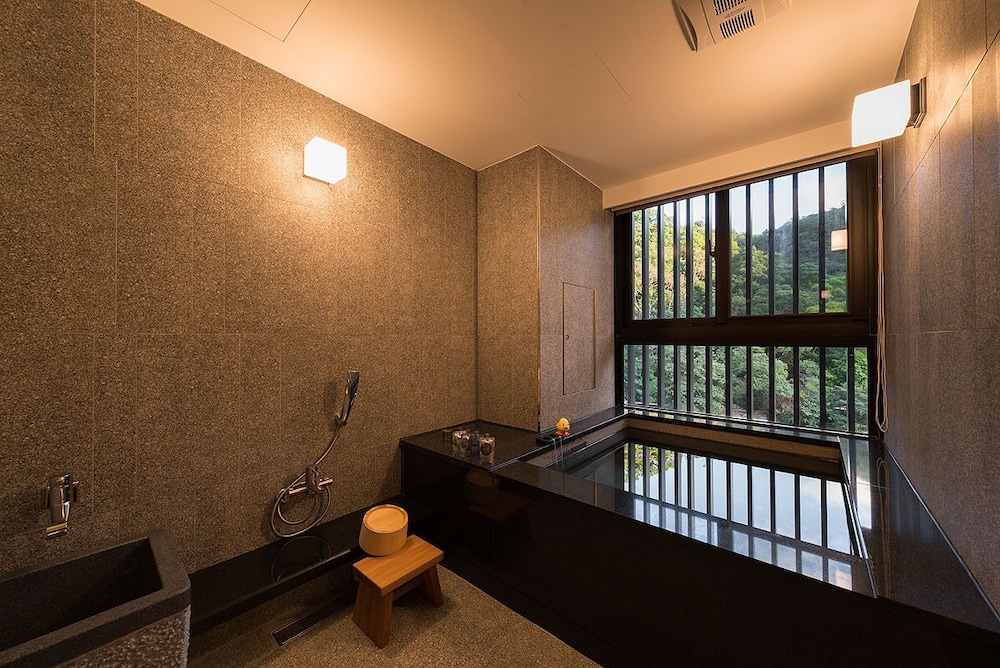 Superior Double Room thumbnail 5