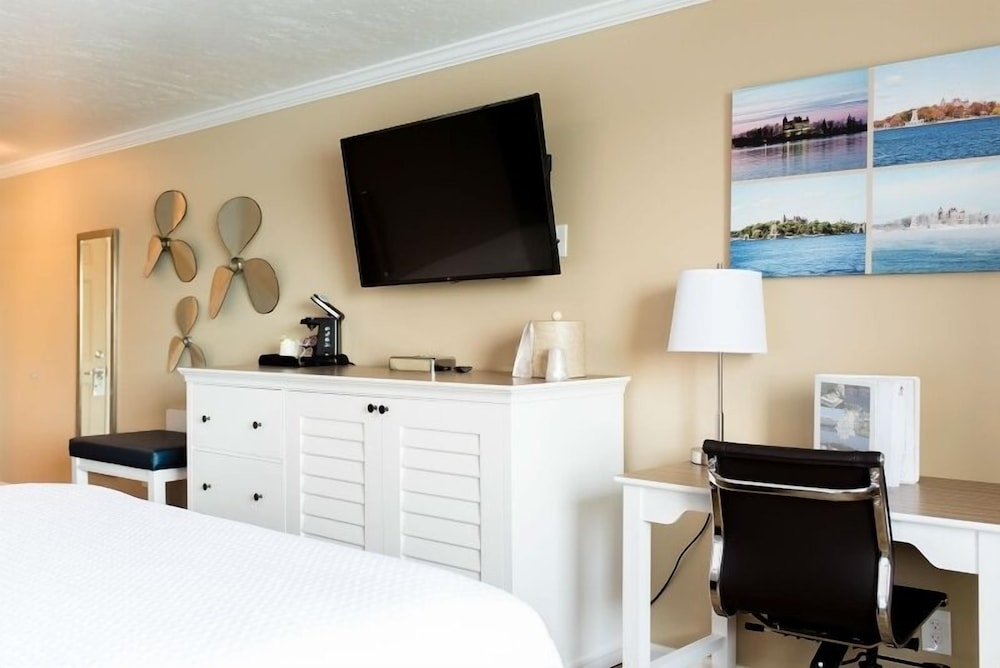 King Riverfront Corner Castleview in Upper Harbor photo 1