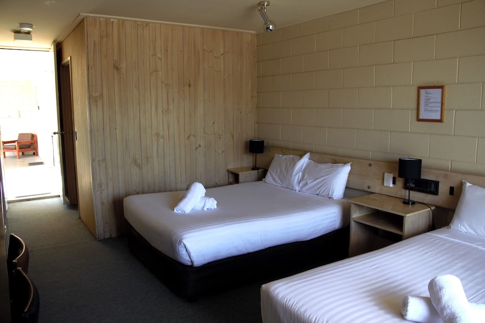 Superior Room, Multiple Beds - Photo 5