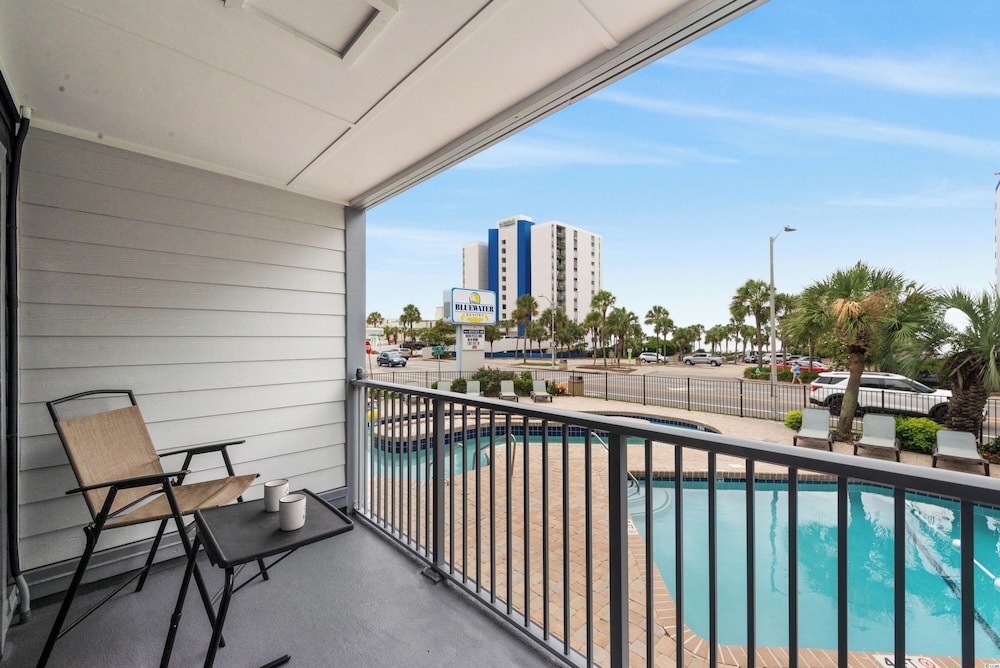 Romantic Condo, 1 Queen Bed with Sofa bed, Balcony, Pool View