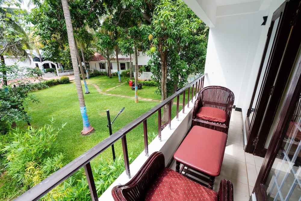 Deluxe Suite With Garden View photo 2