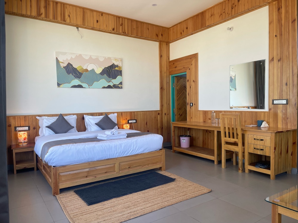 Deluxe Double or Twin Room, Balcony, Mountain View photo 2