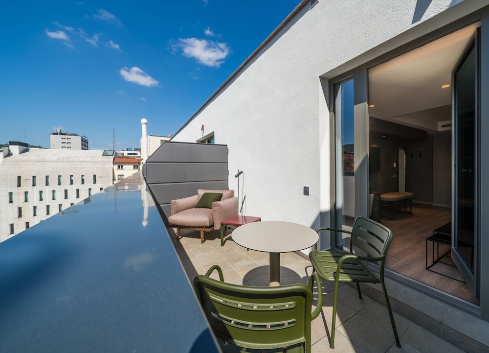 Deluxe Suite, Terrace