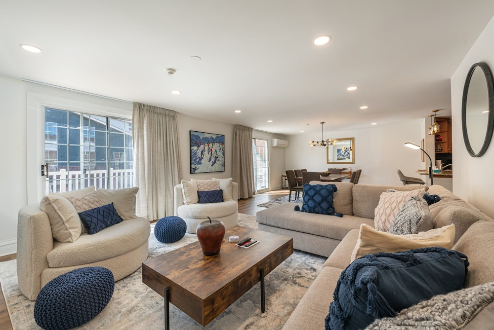 Condo, 2 Bedrooms