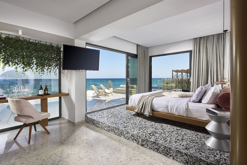 Suite, Sea View (King with Outdoor Jetted tub) photo 1