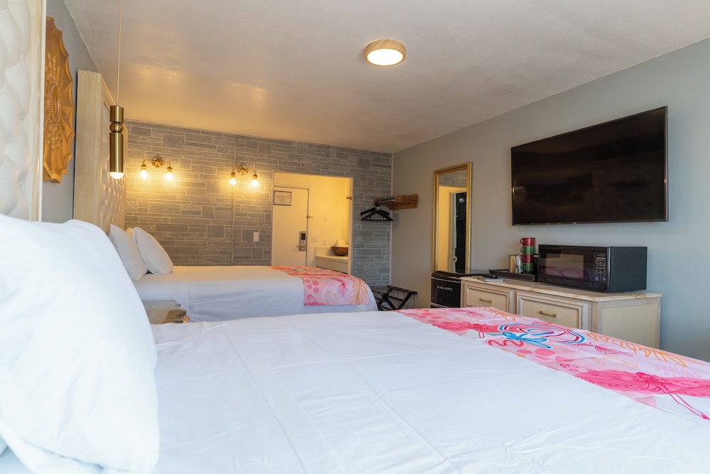 Standard (Pet Friendly) Double Queen Room
