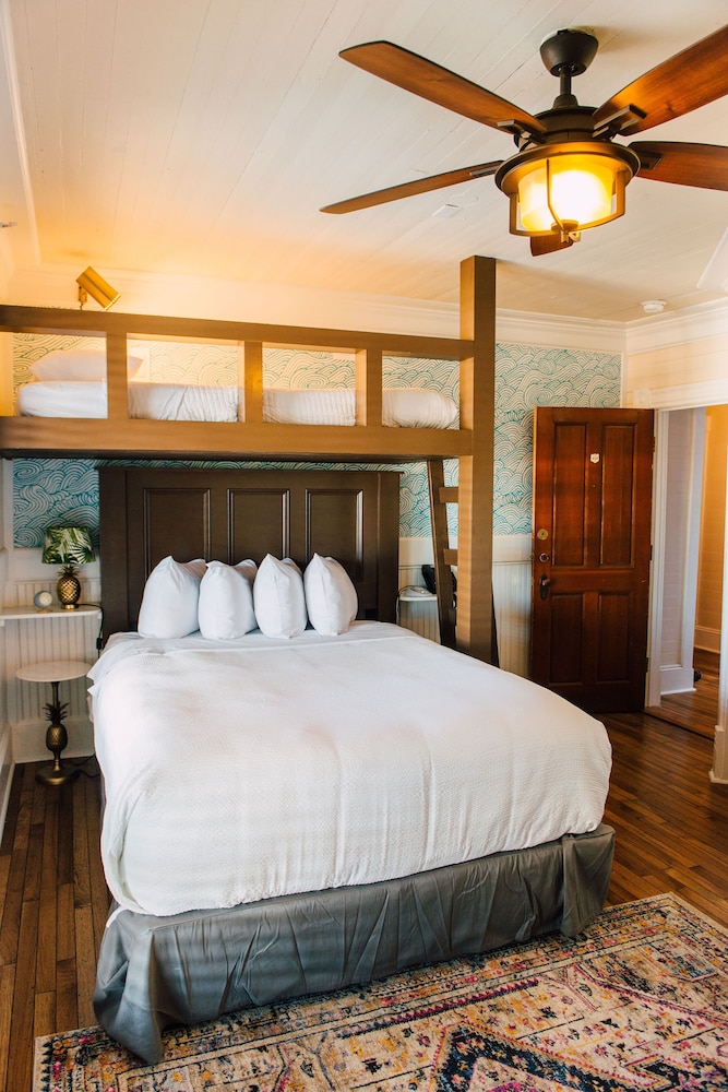 Family Room, Multiple Beds, Non Smoking