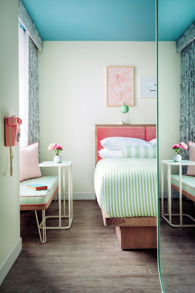 Room, 2 Queen Beds - Photo 7