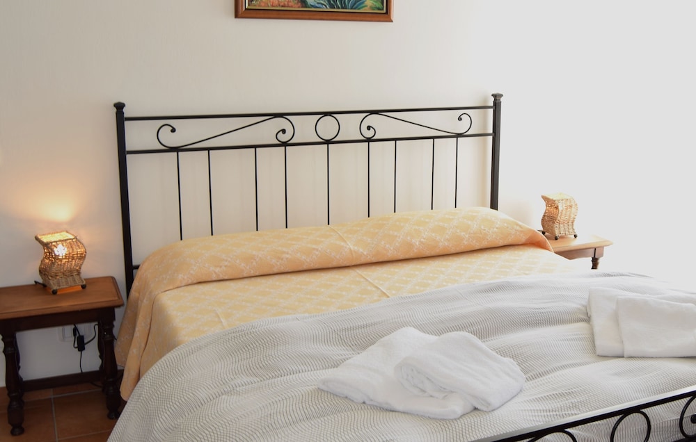 Standard Apartment, 1 Double Bed with Sofa bed, Garden View, Ground Floor photo 3