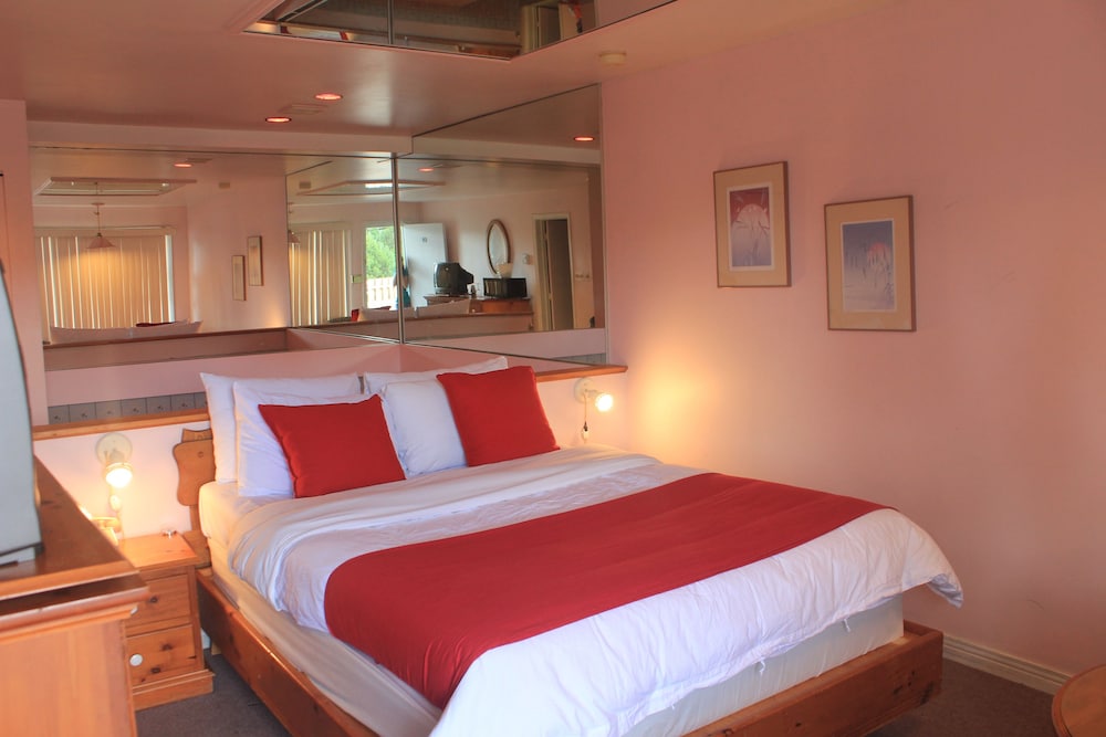 Superior Room, 1 Queen Bed, Jetted Tub