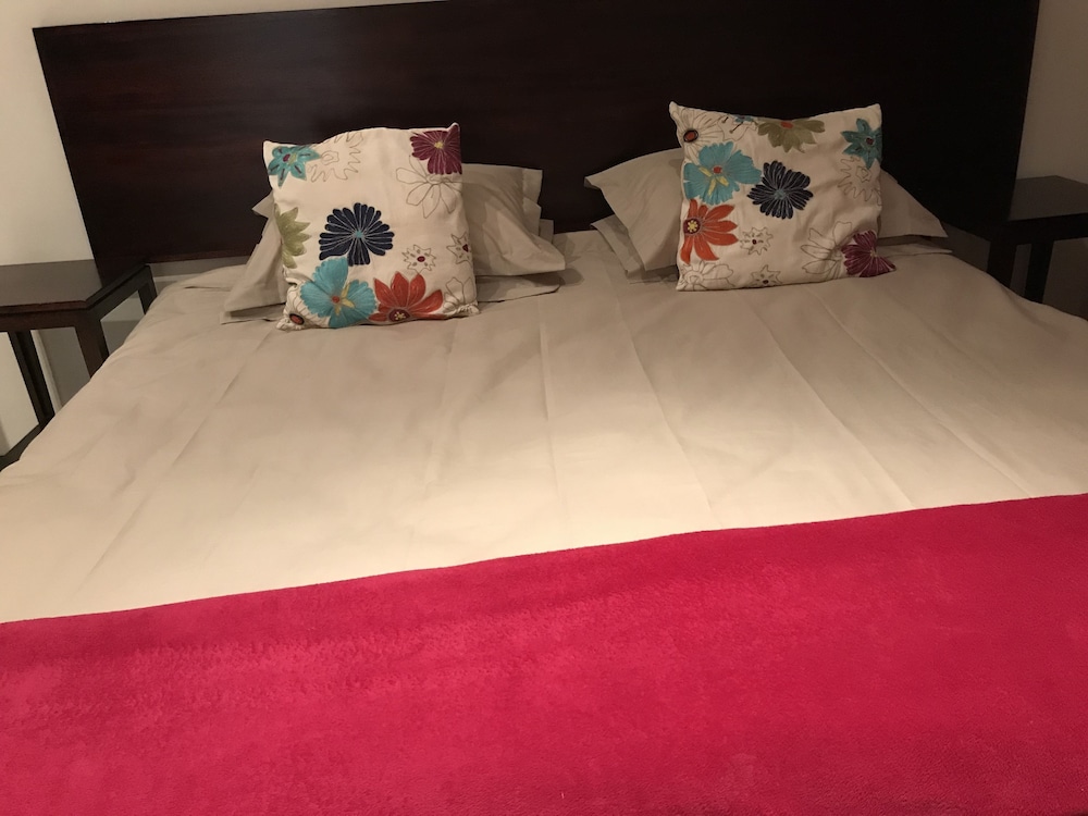 Luxury self-catering suite photo 3