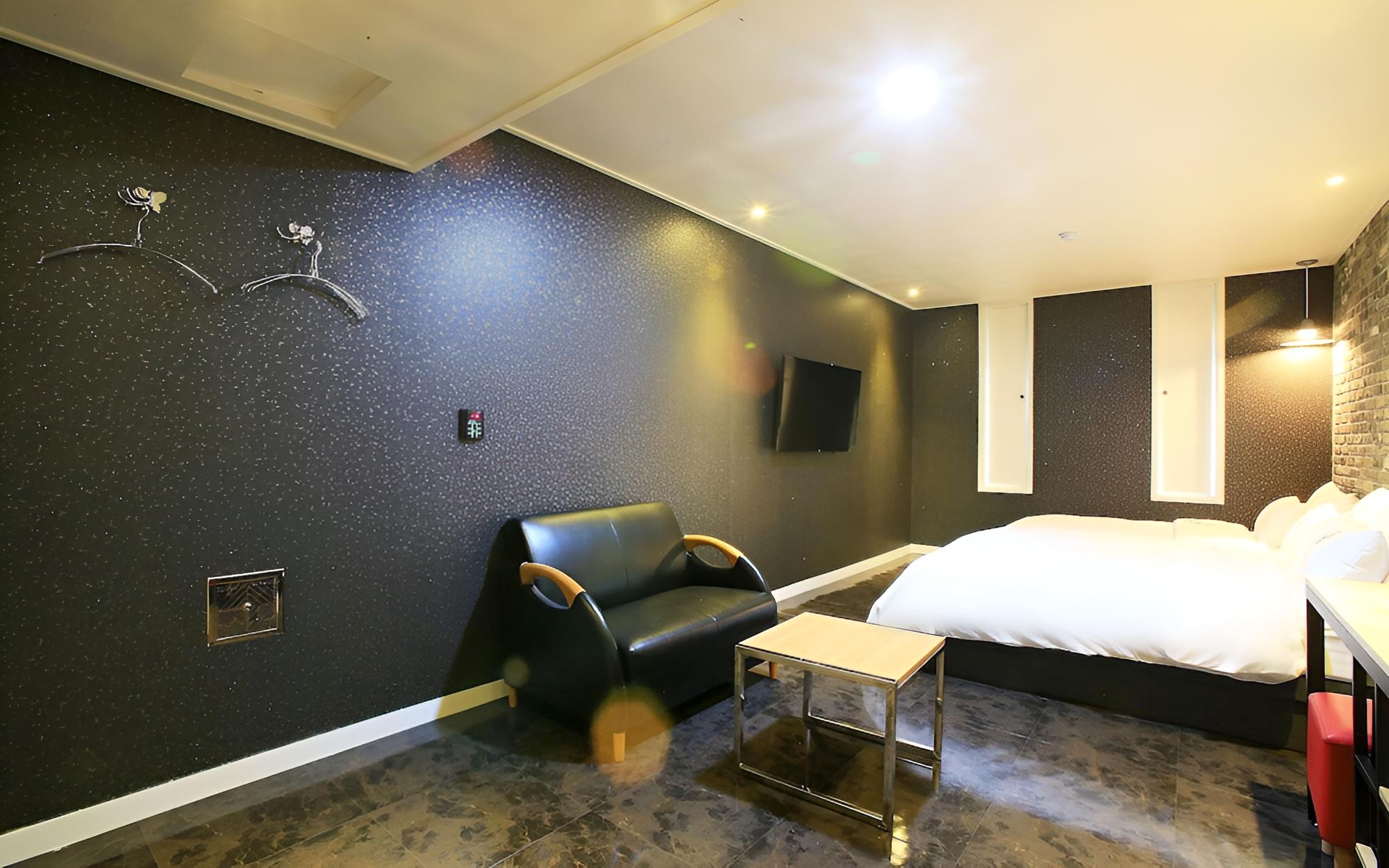 Room (Premium Twin (OTT Styler)) - Photo 7