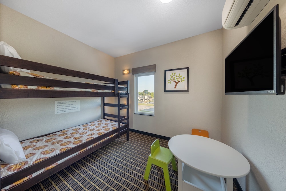 Suite, Multiple Beds - Photo 3