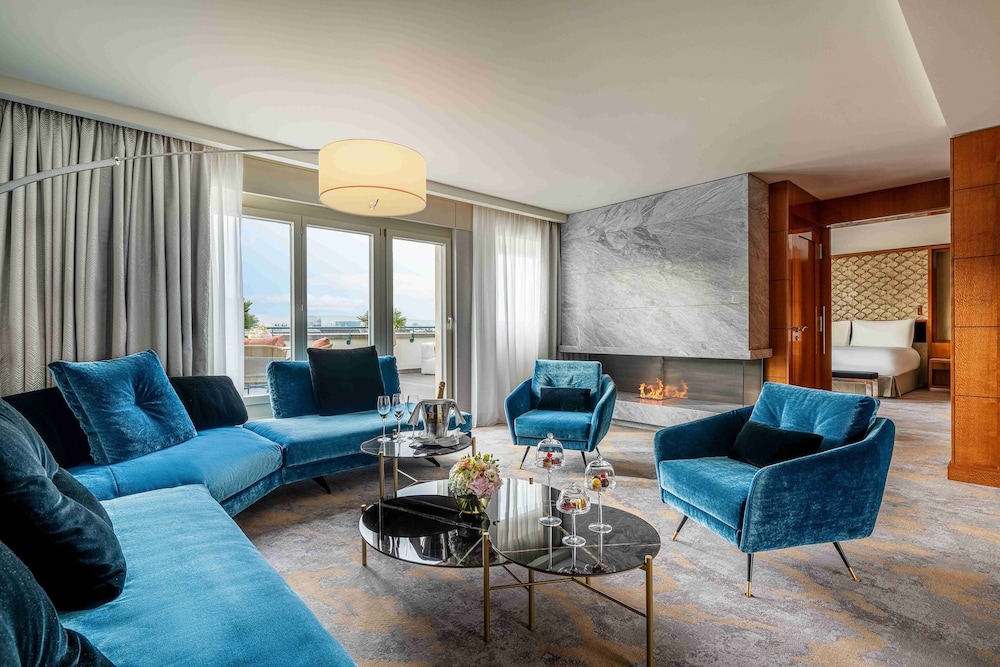 Penthouse with Terrace (Non Smoking) thumbnail 5