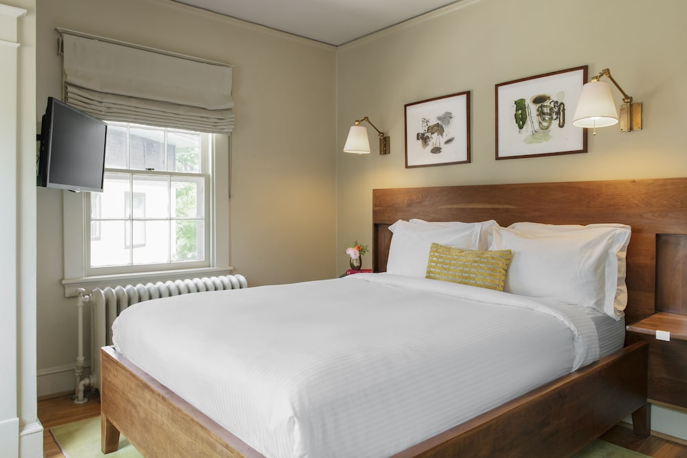 Traditional Queen Suite, 1 Queen Bed with Sofa Bed photo 3