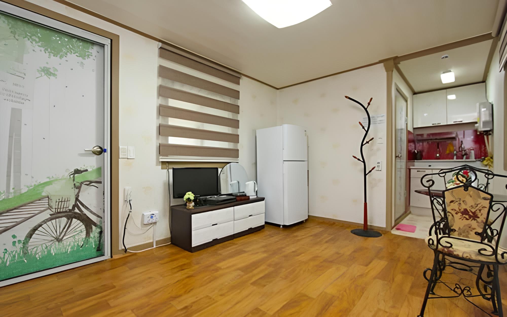 Room (Room 103 (separate building)-Reservat) - Photo 2